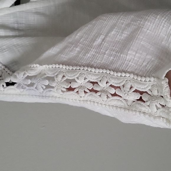 White blouse - Picture 4 of 5